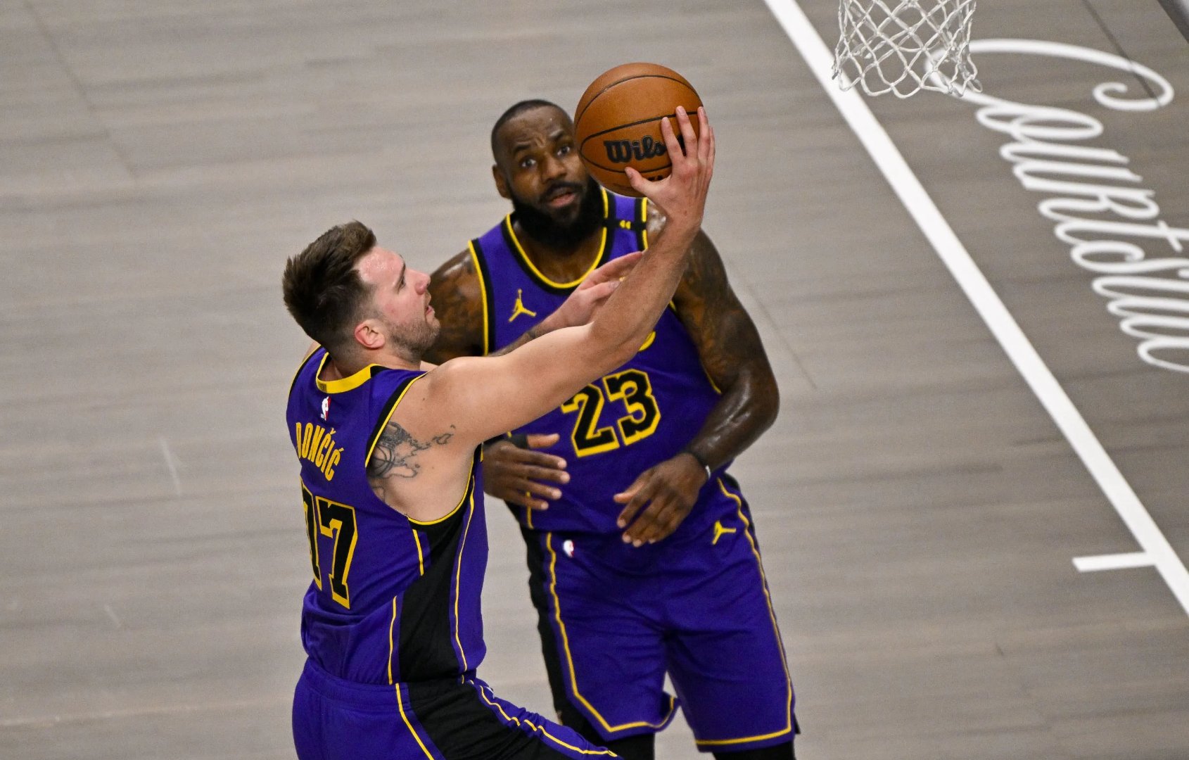 半岛体育官方入口-湖人替补球员表现亮眼:团队实力得到全面体现