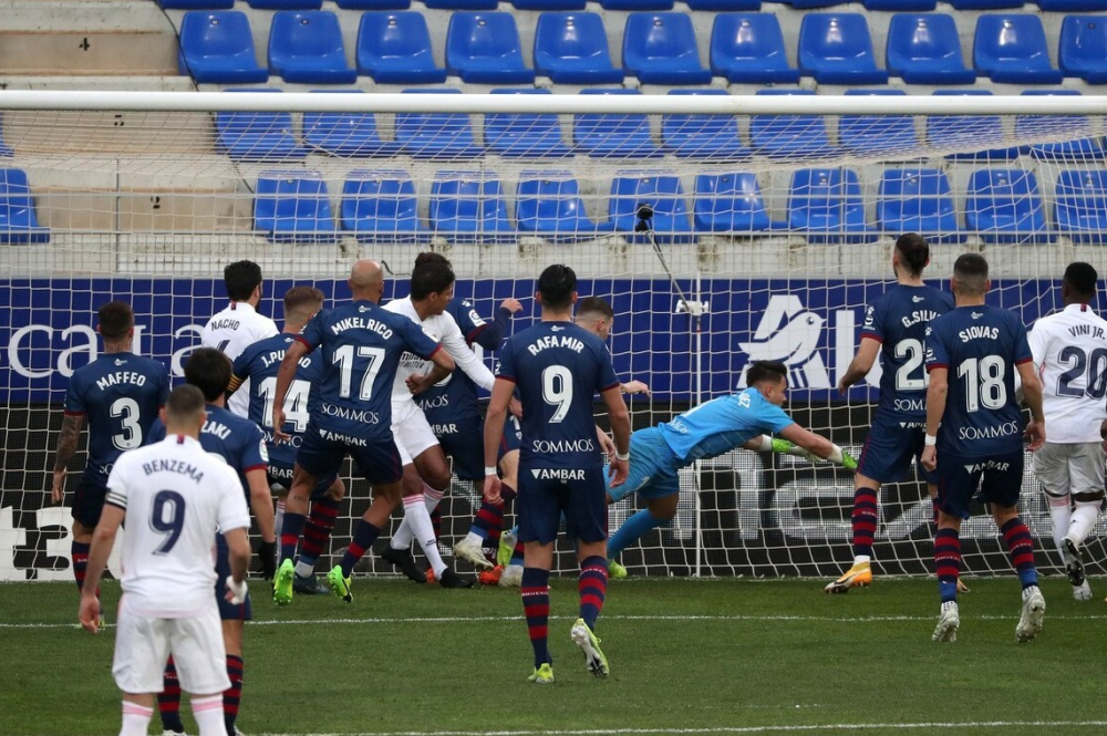 塞维利亚客场击败格拉纳达,继续领跑积分榜的简单介绍 塞维利亚客场击败格拉纳达,继续领跑积分榜的简单介绍