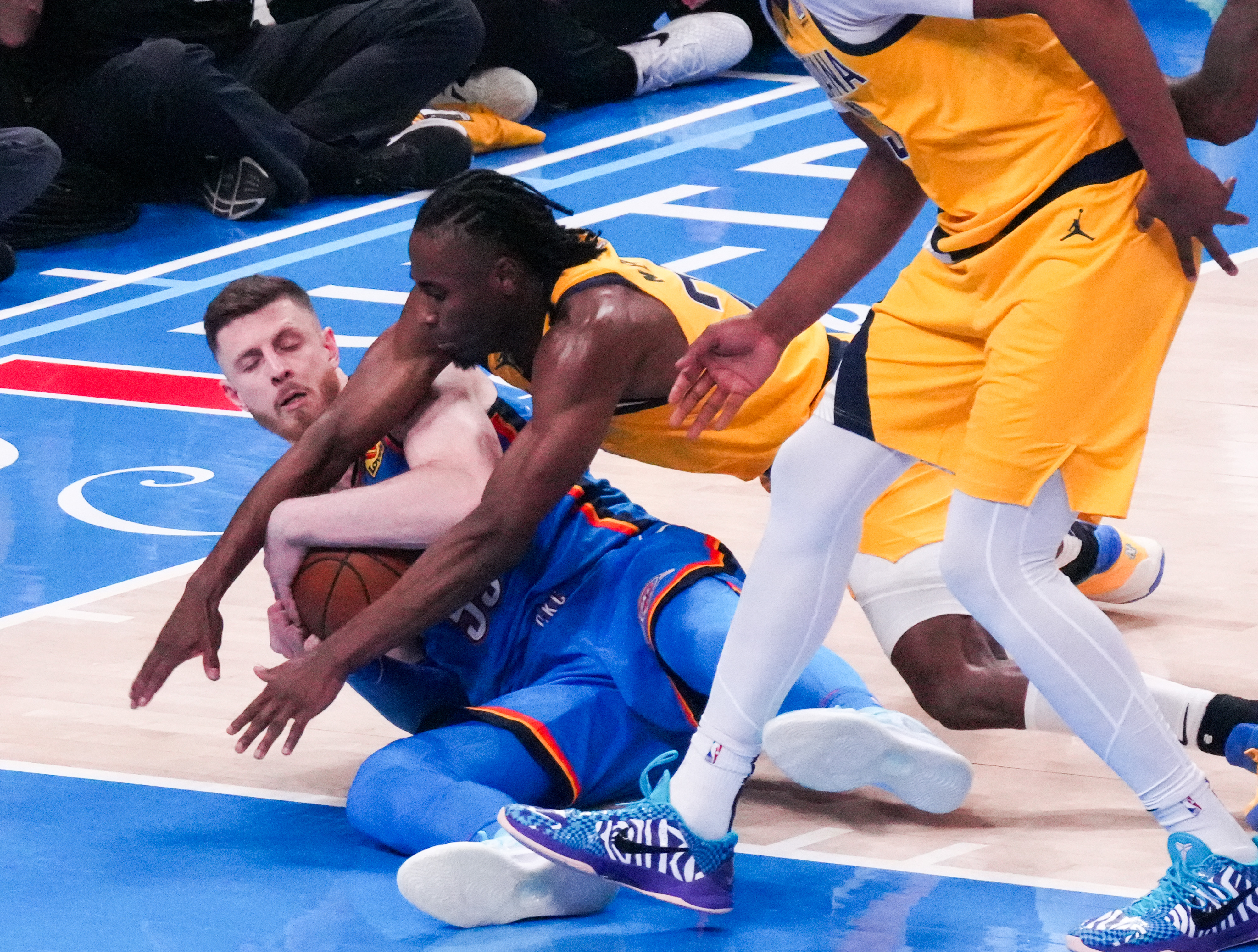 雷霆惨败勇士,遭遇四连败 雷霆惨败勇士,遭遇四连败