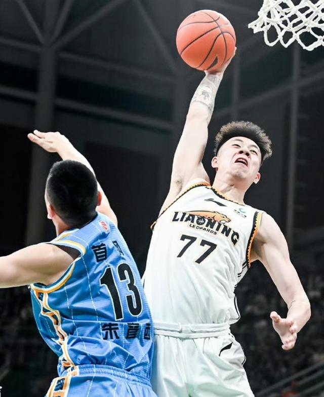 包含罗伯特-高登将在CBA比赛中展现出色表现，球迷期待他的精彩发挥的词条