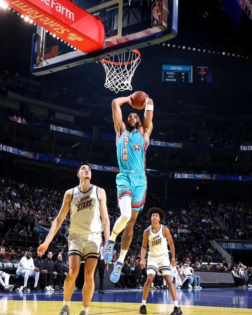 半岛体育官网app-黄蜂惊险战胜湖人,迅速扭转连败势头的简单介绍