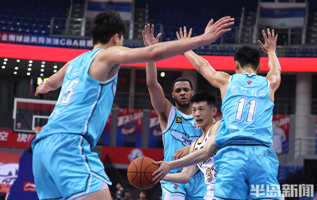 贵州男篮客场击败青岛队,取得胜利 贵州男篮客场击败青岛队,取得胜利
