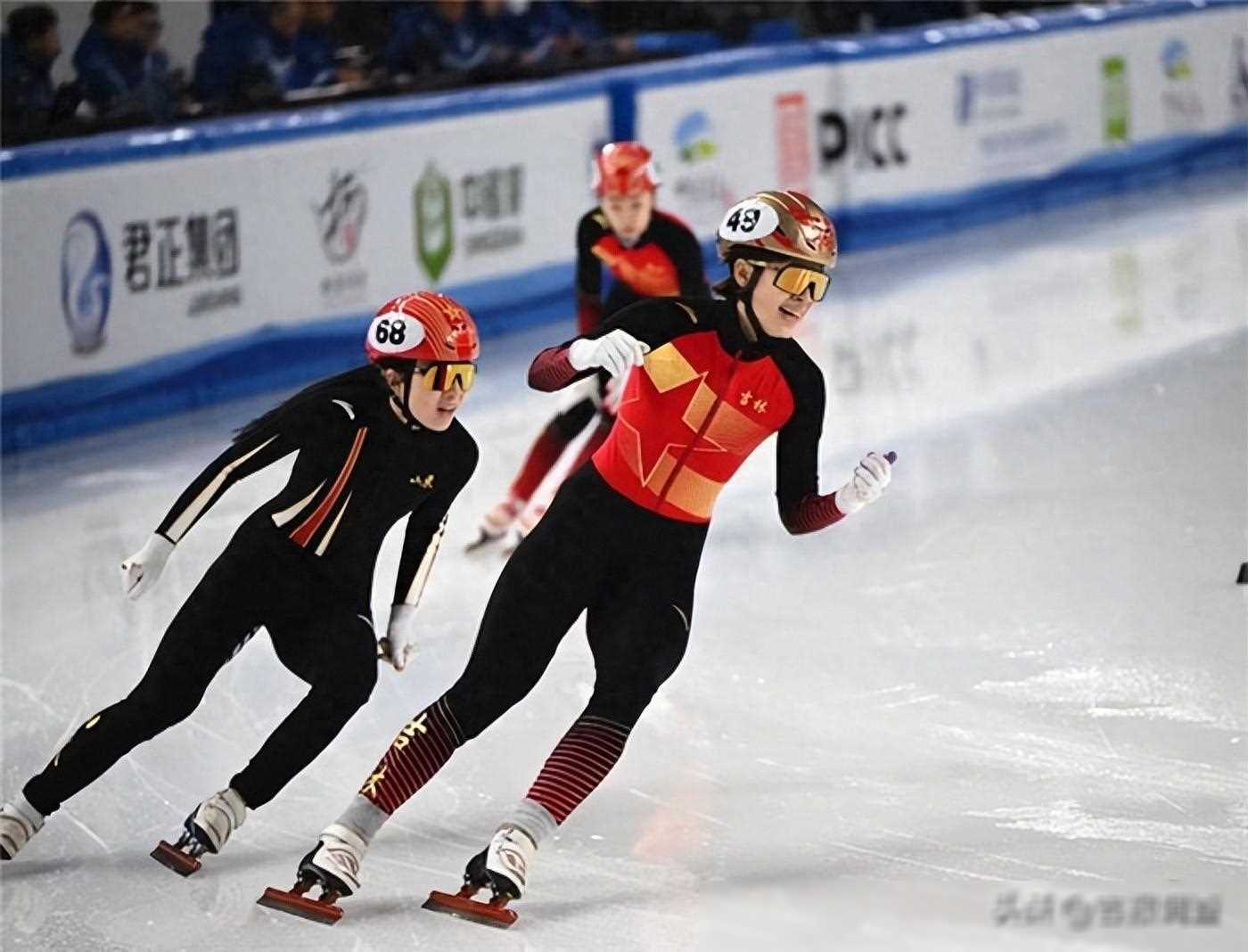 匈牙利短道速滑选手斩获金牌