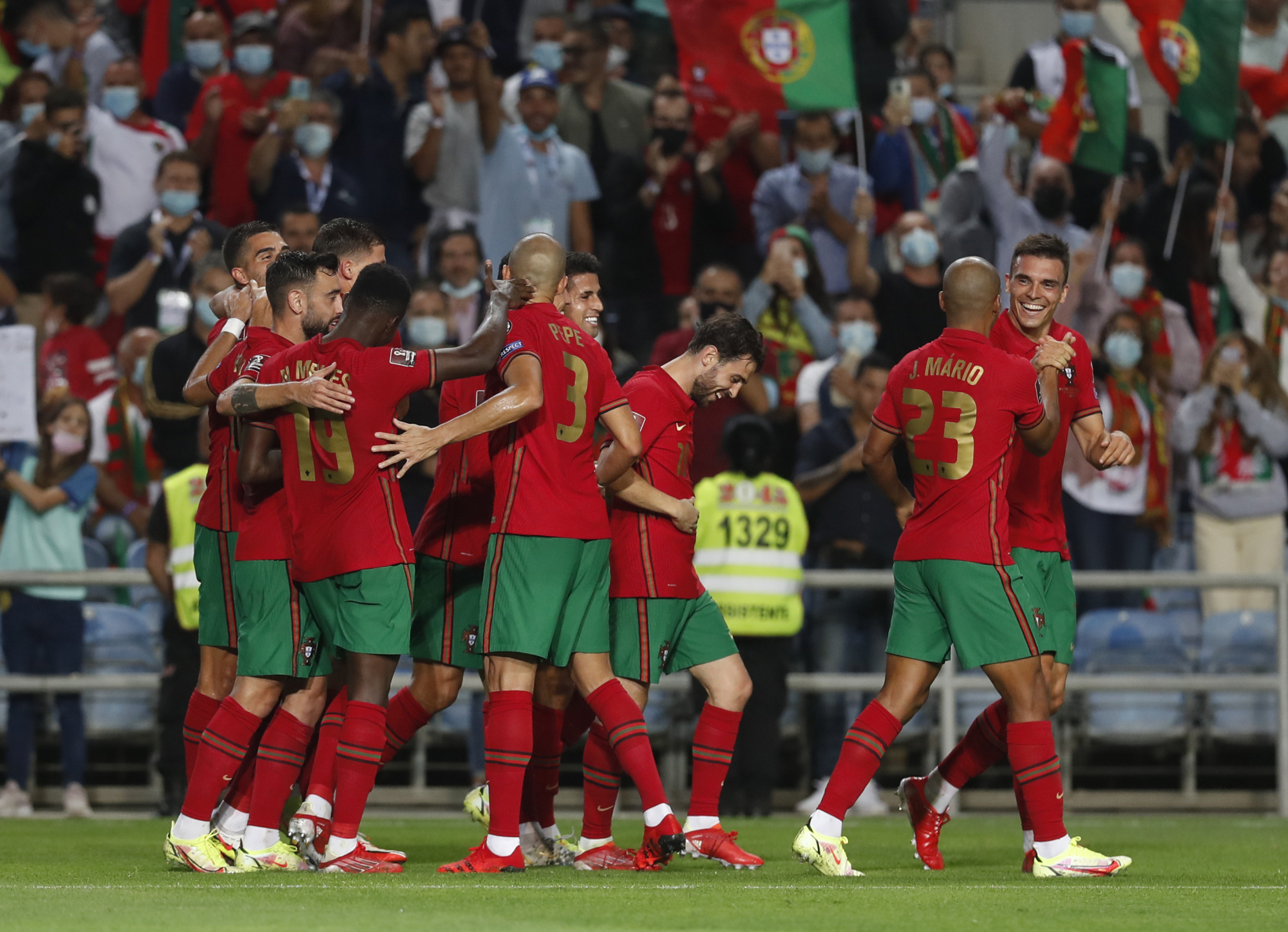 半岛体育官网入口-瑞士队逆转战局,锁定晋级名额