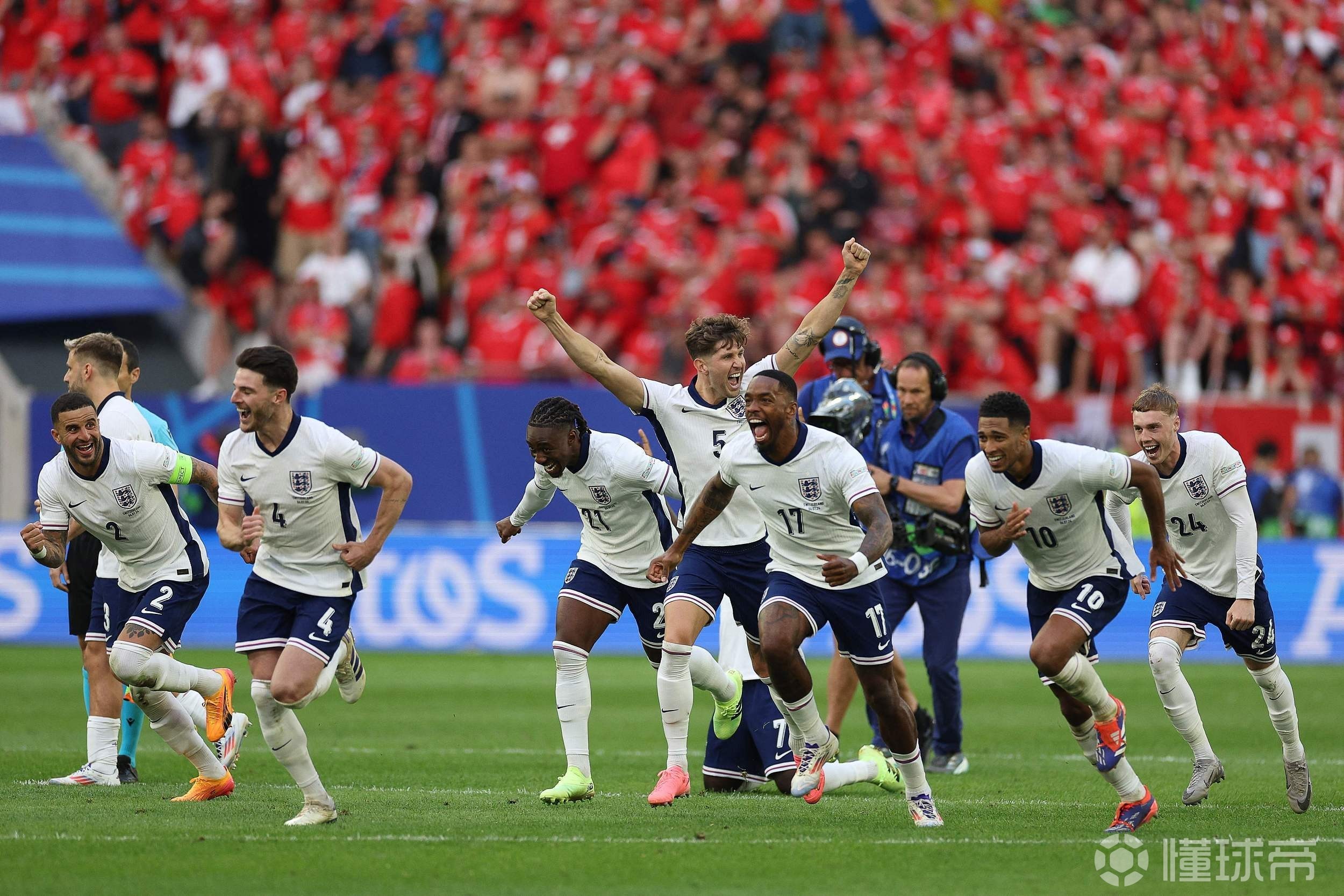 英格兰队挺进欧锦赛，取得胜利
